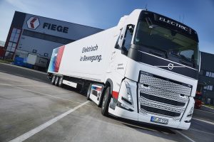 Fiege setzt auf alternative Antriebstechnologien wie emissionsfreie E-Lkw und HVO-Diesel, um den CO2-Fußabdruck auch im Transportbereich weiter zu reduzieren. (Foto: Fiege)