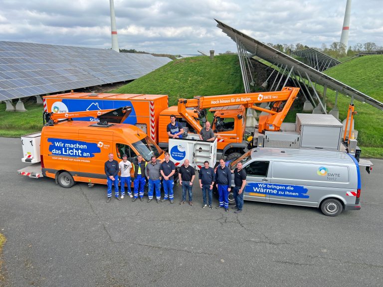 Der Trainingstag im Bioenergiepark Saerbeck hat den Beschäftigten der SWTE Netz ein Stück mehr Sicherheit im täglichen Umgang mit Lastkraftwagen, Hubsteigern und Transportern gegeben. (Foto: SWTE Netz)