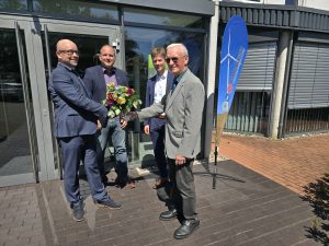 Freuen sich über den nahtlosen Übergang in der Geschäftsführung der Blomberger Versorgungsbetriebe zum Jahreswechsel (v. l.): der künftige Geschäftsführer Michael Reiß, Bürgermeister Christoph Dolle, der aktuelle Geschäftsführer Dirk Middendorf, und Aufsichtsratsvorsitzender Günther Borchard (Foto: BVB)