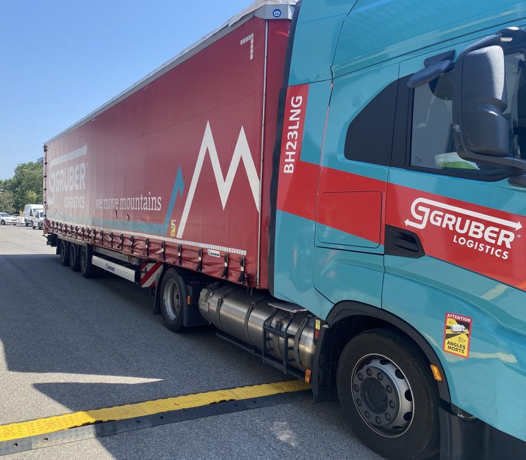 Im EMPOWER-Projekt testet Gruber Logistics die Prototypen der emissionsfreien Lastkraftwagen im täglichen Betrieb ab 2026. (Foto: Gruber Logistics)