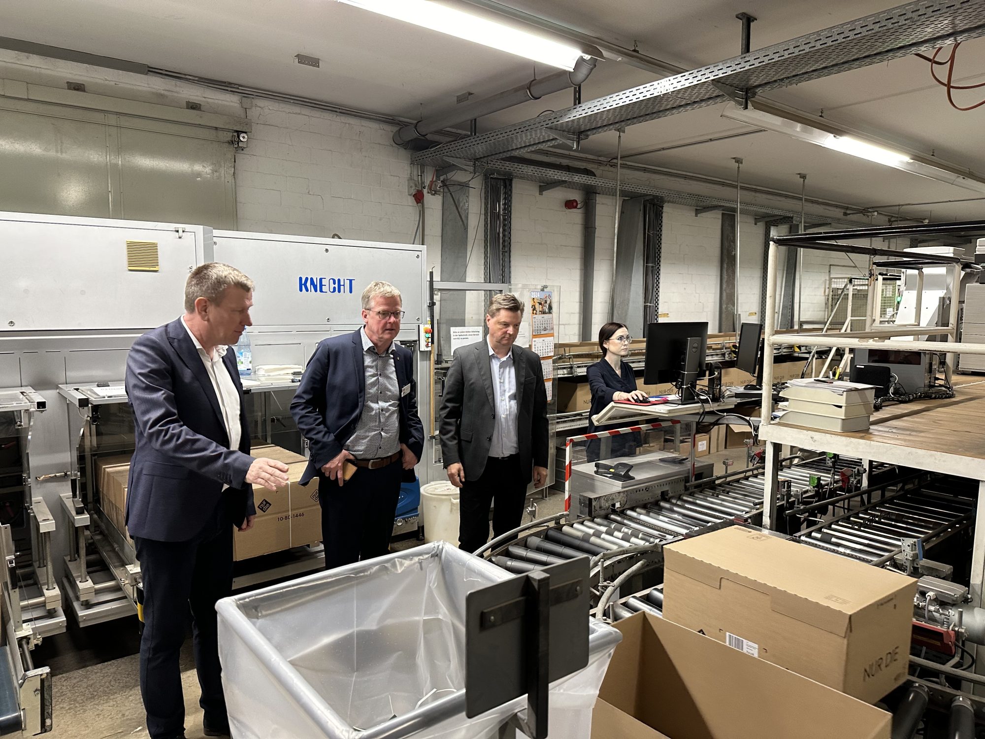 Dr. Peter Lüttmann zusammen mit Andreas Gabel und Josef Blömer von NUR DIE (Foto: EWG Rheine)