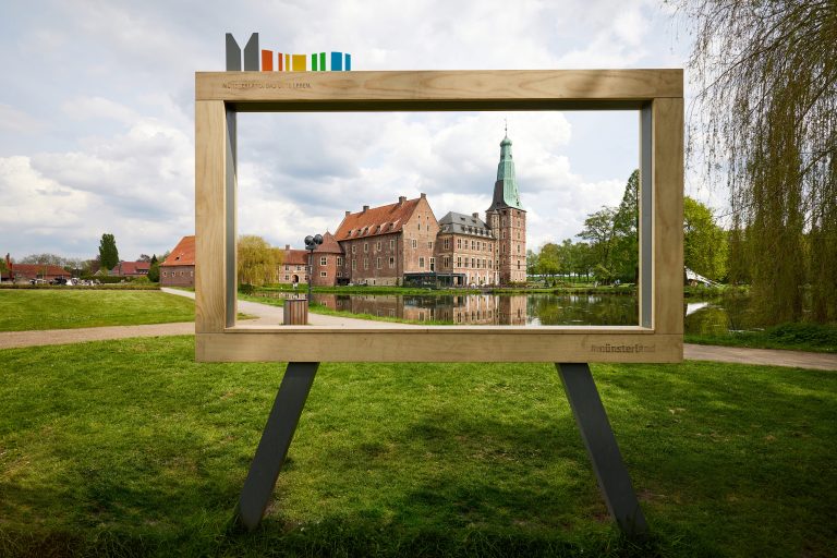 So hat man Schloss Raesfeld noch nie gesehen: Fotorahmen wie dieser entstanden während des Projekts und setzen historische Orte neu in Szene (Foto: Münsterland e.V./Philipp Fölting)