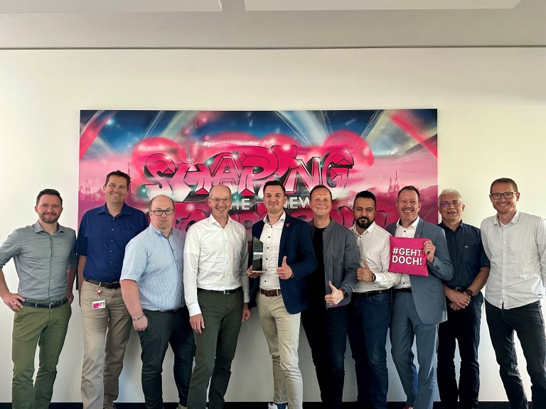 v.l.n.r.: Patrick Petermann - IT-Sourcing Nagel-Group, Nikolaus Steffani – Sales Manager Telekom MMS GmbH, Thorsten Wilberding - Head of IT-Infrastructure Nagel-Group, Michael Lütjann – CIO Nagel-Group, Bastian Warner - Key Account Manager Vertrieb Großkunden Nord Telekom, Marcus Seiler - Vice President Vertrieb Großkunden Nord & Enterprise Customers Nordost Telekom, Yakup Ömer Head of IT-Governance Nagel-Group, Markus Jenfeldt - VP Solution Business Unit Region Nord Telekom, Gordon Brändel - Leiter Servicemanagement Telekom, Daniel Thole - Strategic Procurement Nagel-Group (Foto: Nagel Group)