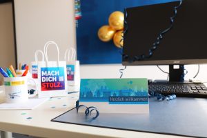 „Azubitischlein, deck dich“: Mit einer Social Media-Challenge macht die IHK darauf aufmerksam, wie wichtig es ist, neuen Auszubildenden Wertschätzung entgegenzubringen und sie rasch ans Unternehmen zu binden. (Foto: Tannich/IHK)