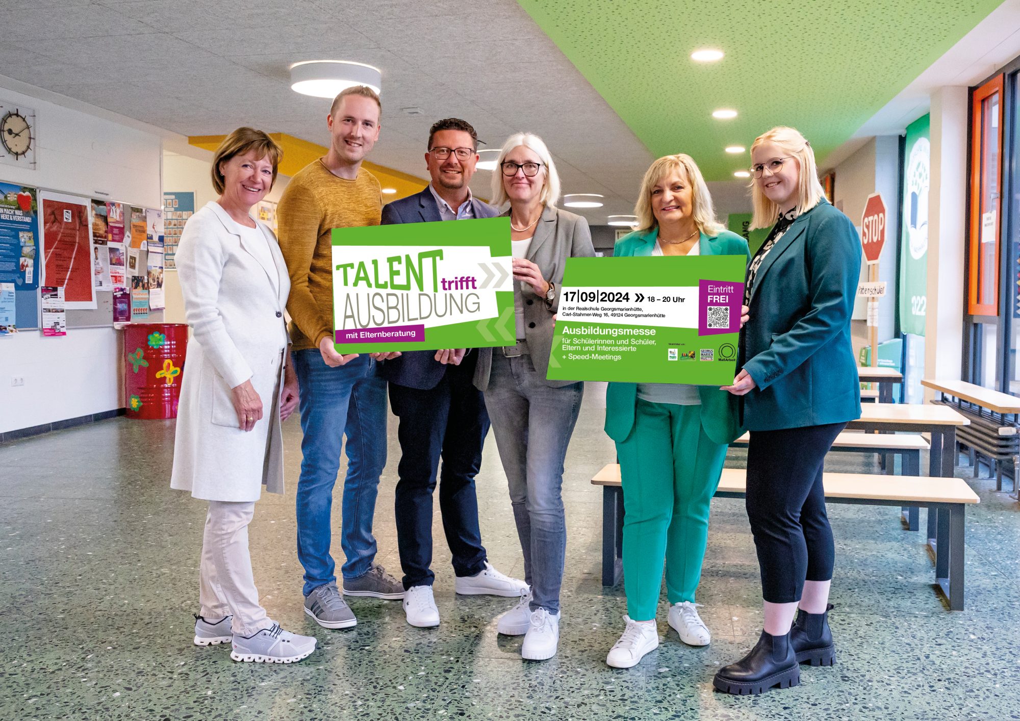 Sie freuen sich auf die Berufsorientierungsmesse „Talent trifft Ausbildung“ (von links): Elke Bolz und Dominik Hackmann (Berufsorientierungsbeauf-tragte der Realschule), Barbara Stahl (Schulleiterin der Realschule Georgsmarienhütte), Lars Hellmers (Vorstand der MaßArbeit), Dagmar Bahlo (Bürgermeisterin der Stadt Georgsmarienhütte), sowie Theresa Brune (Wirtschaftsförderung Georgsmarienhütte. Es fehlt Annika Schütte von der Servicestelle Schule-Wirtschaft. (Foto: MaßArbeit / Miriam Loeskow-Bücker)