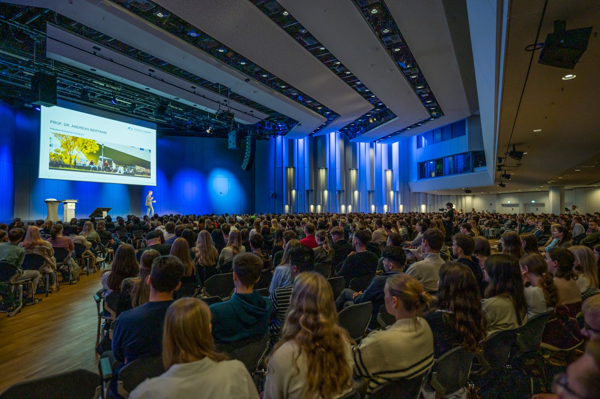Die Hochschule Osnabrück begrüßt 3.250 Studienanfänger*innen im Wintersemester 2024/25. (Foto: Hochschule Osnabrück)