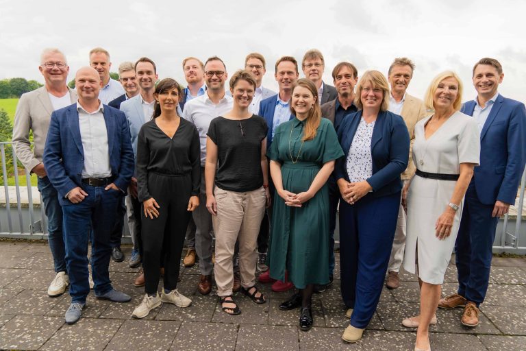 Das Präsidium der Hochschule Osnabrück begrüßt 14 neue Professor*innen und Verwalter*innen einer Professur, die von nun an Lehre und Forschung an Niedersachsens größter Hochschule für Angewandte Wissenschaften verstärken. (Foto: Hochschule Osnabrück)