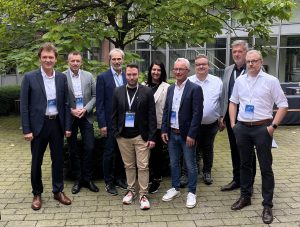 v.l.n.r.: Dieter Krone (OB Stadt Lingen), Michael Steffens (Kreisrat LK Emsland), Michael Schnaider (Geschäftsführer it.emsland), Sebastian Hoppe (Geschäftsführer hybrid experts), Dr. Inga Knoche (bluecue consulting), Markus Kottwitz (Dataciders), Markus Klein (Geschäftsführer ConStraight), Andreas Gehre (Geschäftsführer Dataciders SD&C), Christian Schneider (Geschäftsführer Dataciders QuinScape) (Foto: it.emsland )
