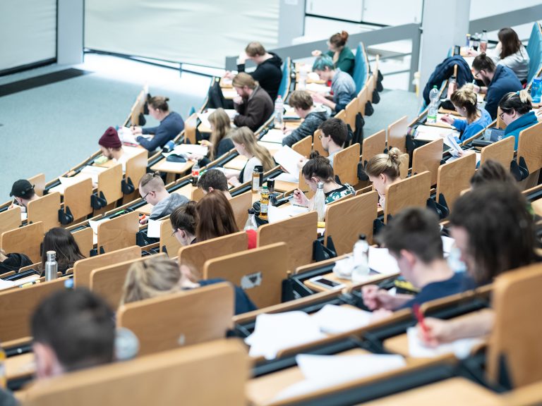Bis zum 6. Oktober für das Schnupperstudium an der TH OWL anmelden! (Foto: TH OWL)