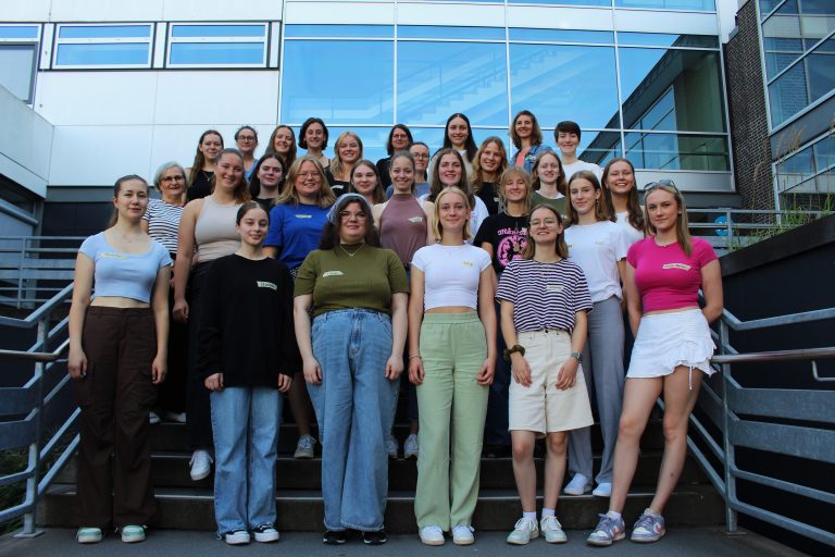 23 Abiturientinnen haben sich in diesem Jahr für das Niedersachsen- Technikum in Osnabrück entschieden. In ganz Niedersachsen nehmen insgesamt 64 junge Frauen an dem Programm teil (Foto: Hochschule Osnabrück).