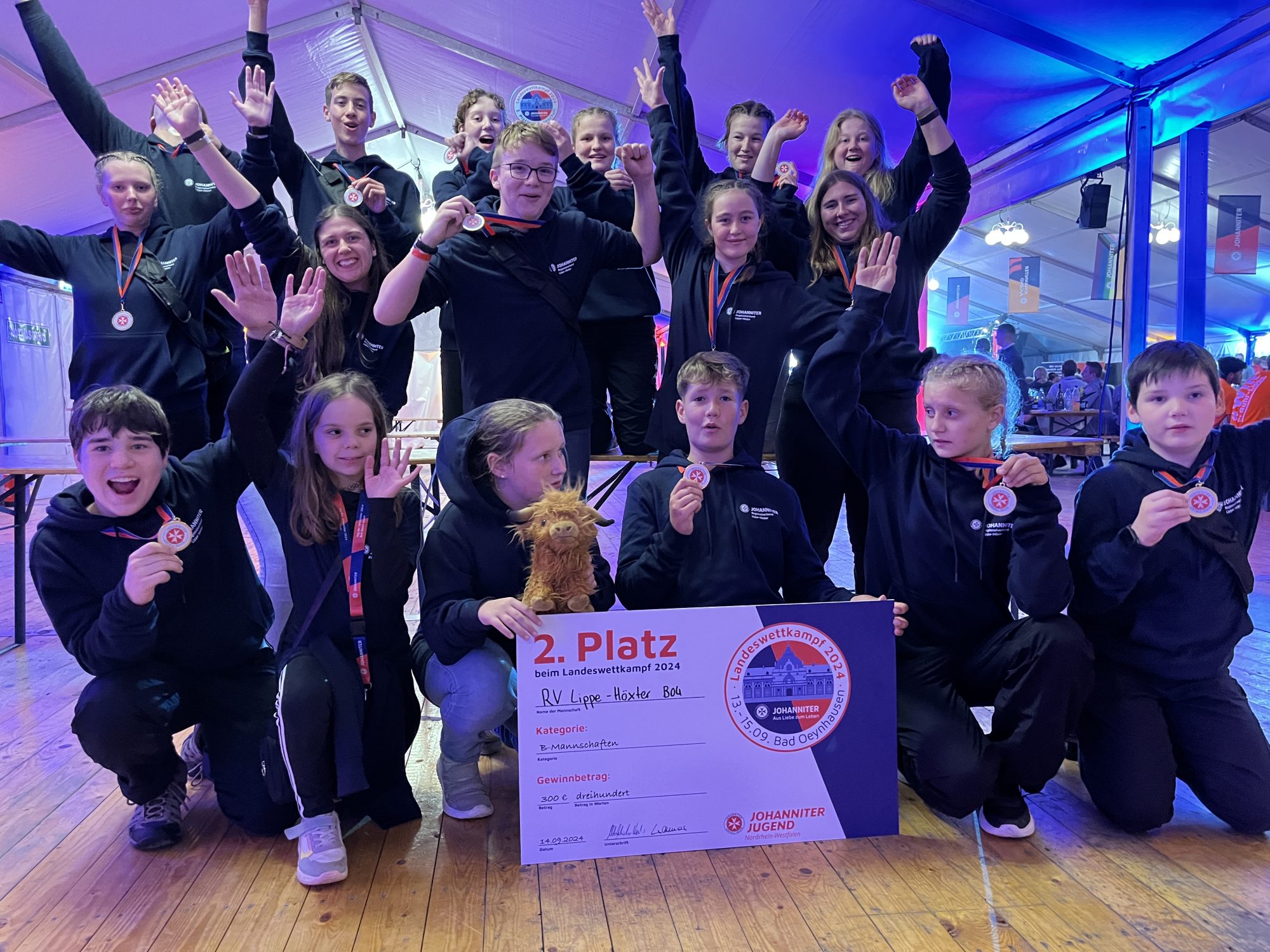 Die Mannschaft B04 der Johanniter Lippe-Höxter belegte den zweiten Platz in der Kategorie der 12- bis 18-jährigen Ersthelfenden. (Foto: Johanniter Lippe-Höxter)