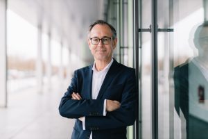 Prof. Dr. Andreas Zick, Direktor des Instituts für interdisziplinäre Konflikt- und Gewaltforschung (IKG) der Universität Bielefeld und Leiter der Konfliktakademie ConflictA. (Foto: Universität Bielefeld)