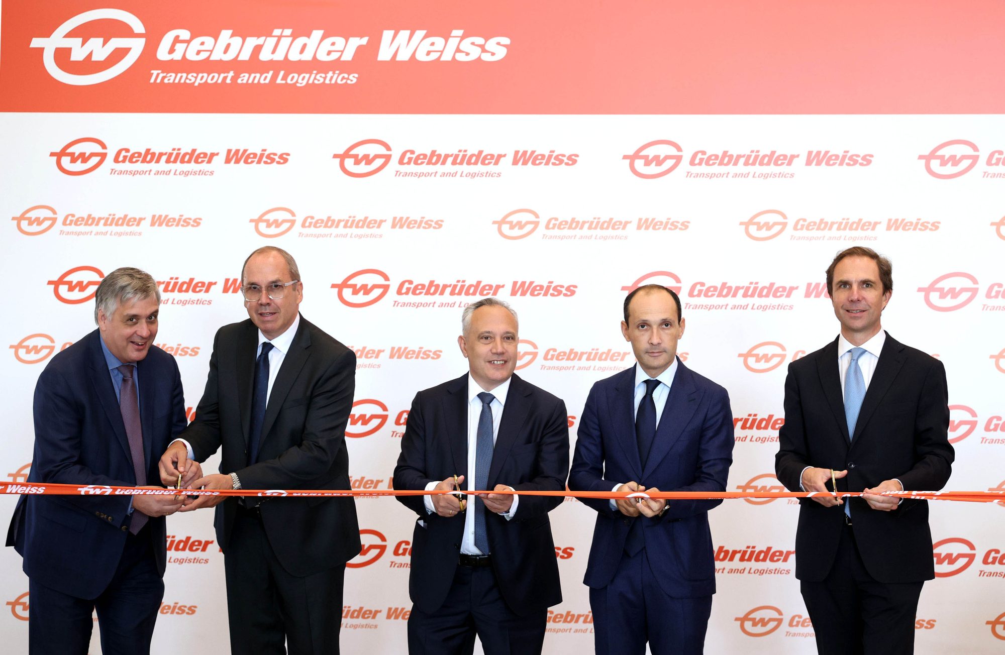 Bei der feierlichen Eröffnung der Standorterweiterung in Tiflis (von links): Robert Gerschner (österreichischer Botschafter in Georgien), Thomas Moser (Direktor und Regionalleiter Black Sea/CIS), Alexander Kharlamov (Landesleiter Georgien, beide Gebrüder Weiss), Levan Davitashvili (stellvertr. Premierminister und Minister für Wirtschaft und nachhaltige Entwicklung von Georgien), und Wolfram Senger-Weiss (Vorsitzender der Geschäftsleitung bei Gebrüder Weiss). (Quelle: Gebrüder Weiss / Giorgi Abdaladze) (Foto: Gebr. Weiss)