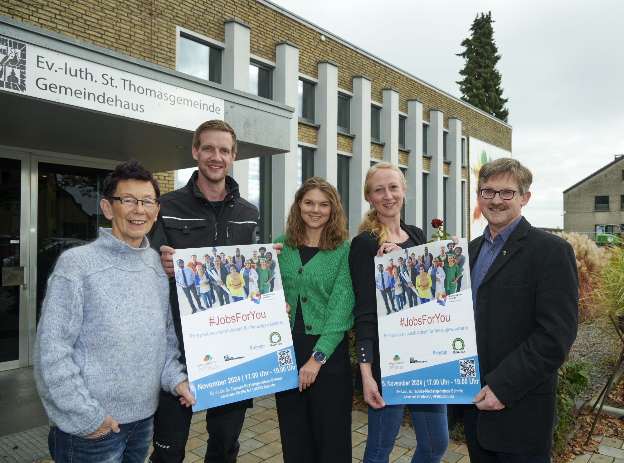 Freuen sich auf die gemeinsam organisierte Messe in Bohmte: Karin Helm (Gemein-de Bohmte), Florian Roeder (Elektro Heermeyer), Esther Zülsdorf (Migrationszentrum MaßArbeit), Manuela Lehmann (ArbeitgeberService MaßArbeit) und Hartmut Wein-brenner (Pastor, Ev.-lutherische Kirchengemeinde St. Thomas). (Foto: MaßArbeit / Uwe Lewandowski)