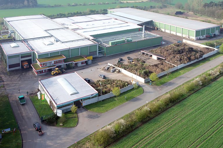 Das KOMPOTEC Werk in Gütersloh erzeugt seit 1993 KOMPOST aus Bioabfällen (Foto: Eggersmann)