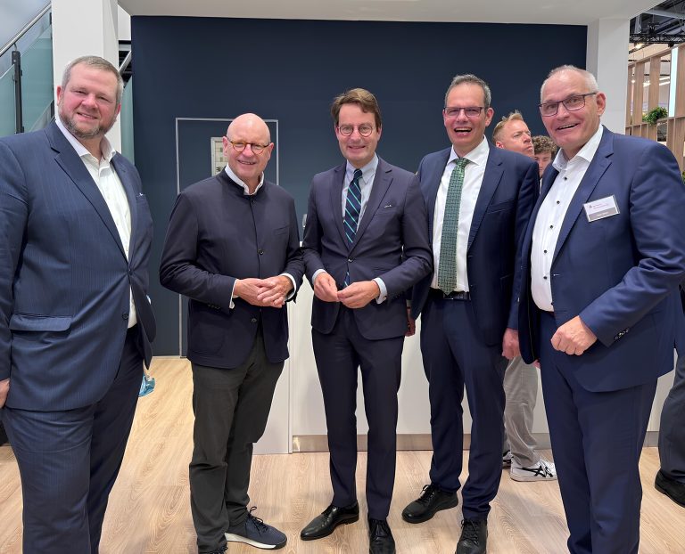 Treffpunkt Münster|Land (v.l.): Enno Fuchs, Geschäftsführer der Wirtschaftsförderung Münster GmbH, Münsters Oberbürgermeister Markus Lewe, Regierungspräsident Andreas Bothe, Münsterland e.V.-Vorstand Andreas Grotendorst und Peter Scholz, stellvertretender Vorstandsvorsitzender der Sparkasse Münsterland-Ost. (Foto: Münsterland e.V.)