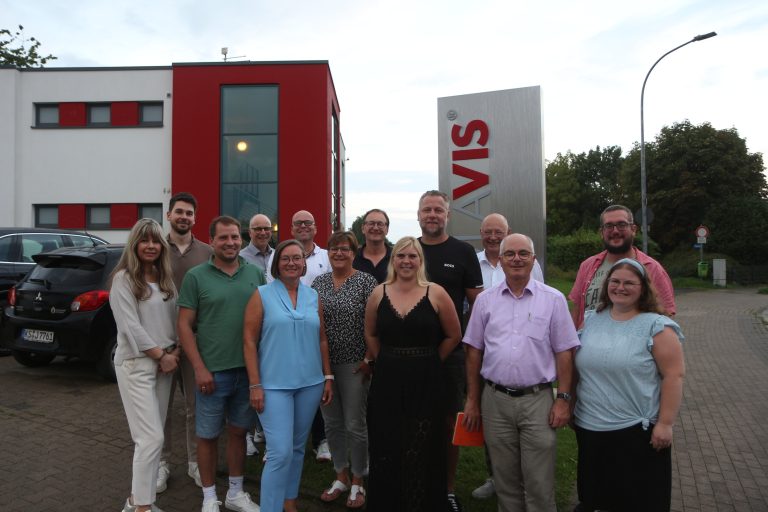 Die Teilnehmer des Stammtisches des Unternehmernetzwerkes Leopoldshöhe erfuhren von Steuerberater Thomas Siese Neues zur E-Rechnung. Foto: Unternehmernetzwerk Leopoldshöhe (Foto: agentur tat, Dohna & Dombert GmbH)