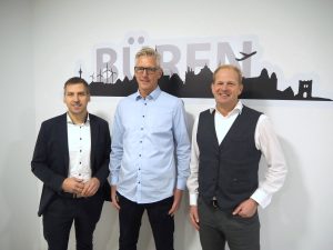 Auf eine erfolgreiche Zusammenarbeit bei der Stadt Büren (v. l.): Bürgermeister Burkhard Schwuchow, Franz-Josef Steinkemper (Abteilungsleiter Infrastruktur) und Jörg Altemeier (Abteilungsleiter Zentrale Dienste) (Foto: Stadt Büren)