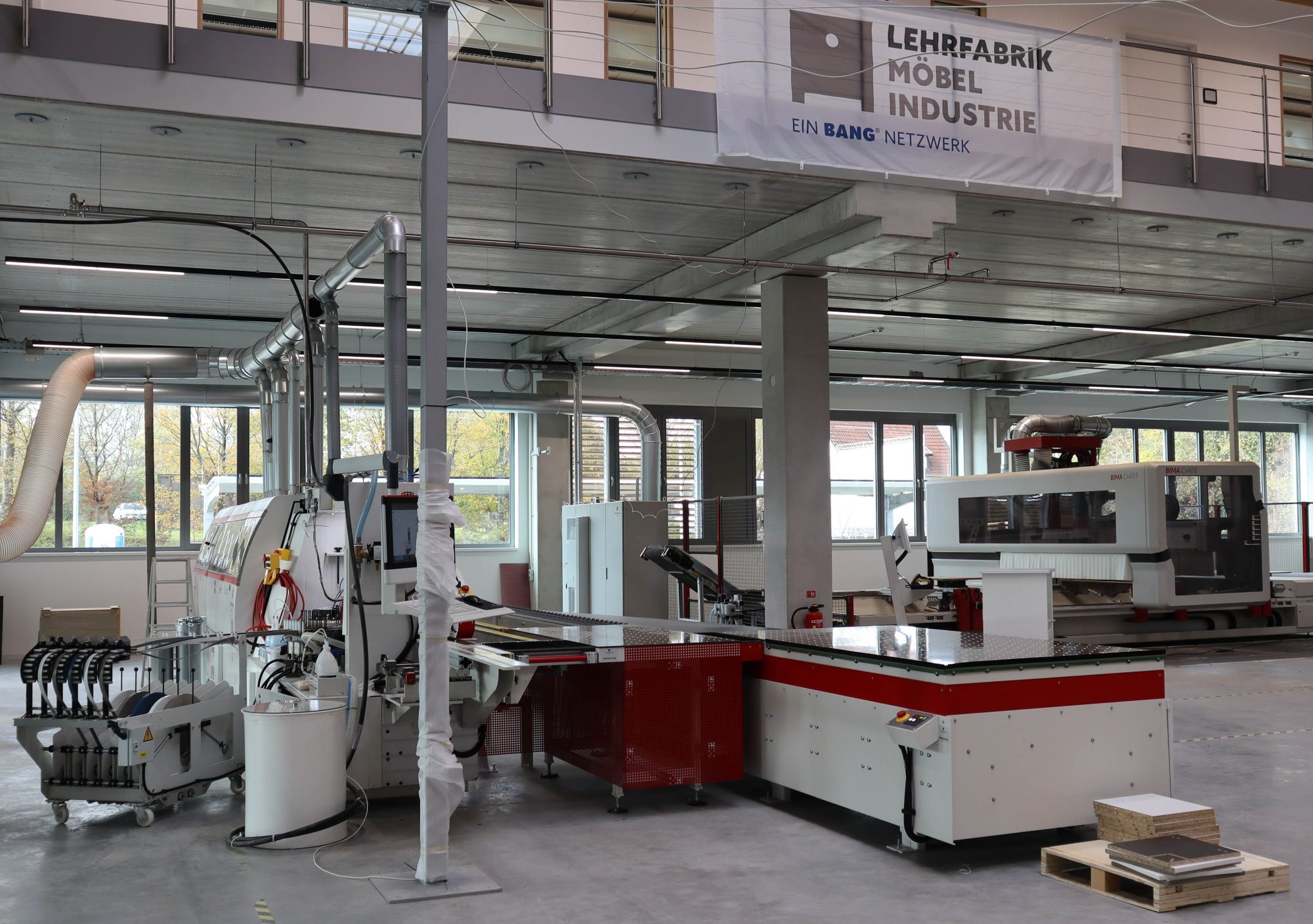 Die Lehrfabrik ist mit einer kompletten Möbelproduktionsstraße ausgestattet. (Foto: VDM/VHK)
