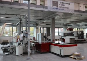 Die Lehrfabrik ist mit einer kompletten Möbelproduktionsstraße ausgestattet. (Foto: VDM/VHK)