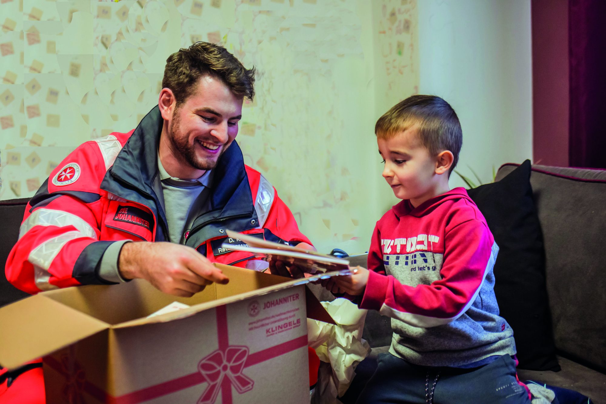Seit mehr als 30 Jahren bringt der Johanniter-Weihnachtstrucker Hilfspakete in die ärmsten Regionen Südosteuropas, um Menschen Hoffnung zu schenken (Foto: Nicole Endres)