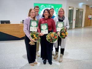 Ausgezeichnet mit dem Fiege-Ehrenamtspreis (v.l.n.r.): Mareen Diesen, Benedikt Placke, Brandi Bridges, Julian Bröcheler und Ina Wunder. (Foto: Fiege)