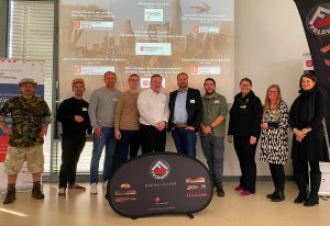Eine spannende Safari unternahmen (v.li.) die Referenten Danny Kensa (Kensa- Konsult), Georg Redekop (Niedersachsen.next Digitalagentur), Michael Pruban, Sa-scha Haverland, Sascha Rose vom Mittelstand-Digital Zentrum Lin-gen.Münster.Osnabrück, Karsten Höft (Mittelstand-Digital Zentrum Zukunftskultur), Jan Fischer (Mittelstand-Digital Zentrum Hamburg), Franziska Hermann (Mittelstand-Digital Zentrum Fokus Mensch), Andrea Frosch (WIGOS) und Nicola Feldhaus, Ge-schäftsführerin Feldhaus Klinker (Foto: Bettina Klimek)