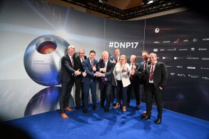 Andreas Schmitz und Team freuen sich gemeinsam über diese hervorragende Auszeichnung (Foto: Schmitz Cargobull)