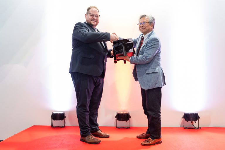 V.l.n.r.: Andreas Bügener, Geschäftsführer Sinto AGTOS GmbH, Atchi Nagai, President SINTOKOGIO LTD (Foto: AGTOS)