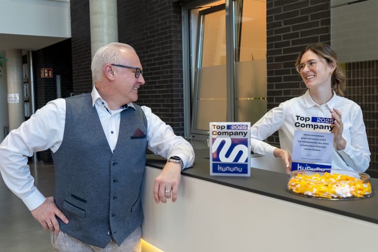 Top Company 2025: Sita Marketingleiterin Katharina Fricke und Personalleiter Christian Müller freuen sich über die Auszeichnung auf der Arbeitgeber-Bewertungsplattform kununu (Foto: SITA)