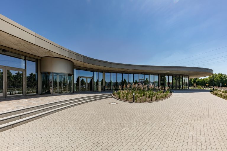 Das Innovation Quarter in Lippstadt bietet mit seiner offenen und flexiblen Architektur einen Ort der Vernetzung für Hochschulen und innovativen, technologieorientierte Unternehmen. (Foto © PORR)