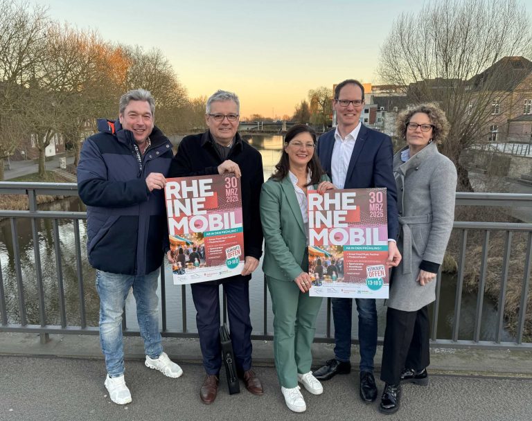 v.l.: Oliver Rothe (Innenstadt Rheine e.V.), Thomas Prochmann (Stadtsparkasse Rheine), Susanne Schmidt (Innenstadt Rheine e.V.), Hendrik Welp (EWG Rheine), Anja Ohlrogge (R.T.V.) (Foto: EWG)