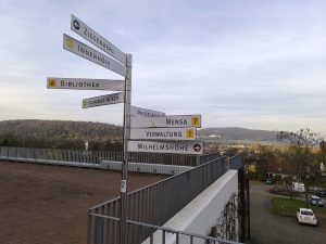 Die TH OWL plant, den Standort Höxter durch ein zukunftsweisendes Konzept nachhaltig zu entwickeln und zu sichern. Mit dem Ziel einer gemeinsamen Aussprache zum Prozess hat sich das Präsidium der Hochschule vergangenen Freitag vor Ort mit Ministerin Ina Brandes sowie Verantwortlichen aus Politik, Verwaltung und Wirtschaft getroffen. (Foto: TH OWL)