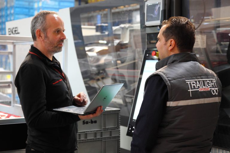 Praxisorientierte Anwendungstechnik weltweit Vorort (Foto: KIMW Management GmbH)