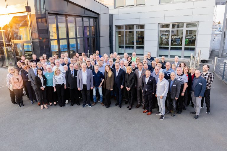 Beatrice Mentis und Tobias Nagel würdigten gemeinsam mit Marion Nagel, Verwaltungsratsvorsitzende der Nagel-Group, sowie dem Board of Directors die verdienstvollen Jubilare (Foto: Nagel-Group)