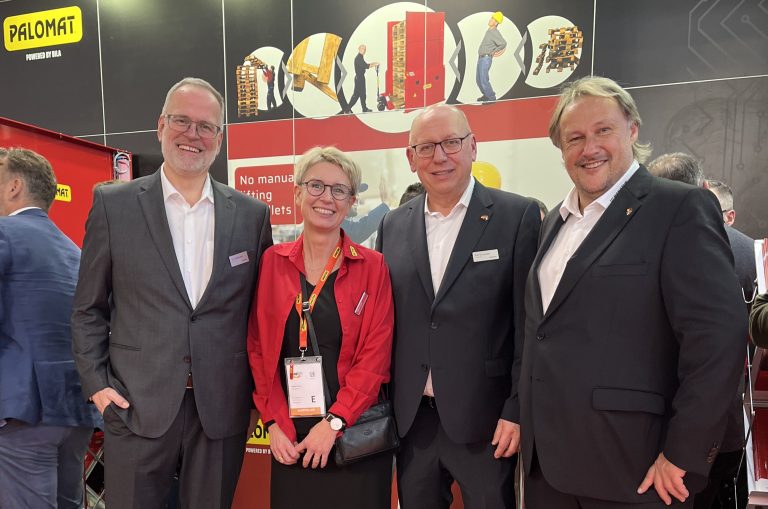 v.l.n.r.: Lars Wellerdiek, Gründer & Geschäftsführer der SW-Paratus GmbH, Majbritt Svane, kaufmännische Leitung von PALOMAT®, Ralf Schauties, Gründer & Geschäftsführer der SW-Paratus GmbH, Miguel Calero, Head of International Sales bei der SW-Paratus GmbH (Foto: SW-Paratus GmbH)