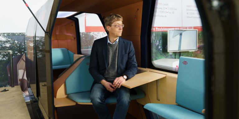 Prof. Dr. Rolf Naumann ist Experte für Bahnverkehr und leitet das MONOCAB-Projekt an der Hochschule Bielefeld (Foto: HSBI)