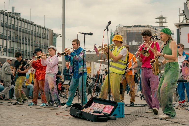 Teenager-Band BrassGazz eröffnet den CityLife Sommer vom City.Team mit Pauken, Trompeten und viel Wumms (Foto: Bielefeld Marketing)