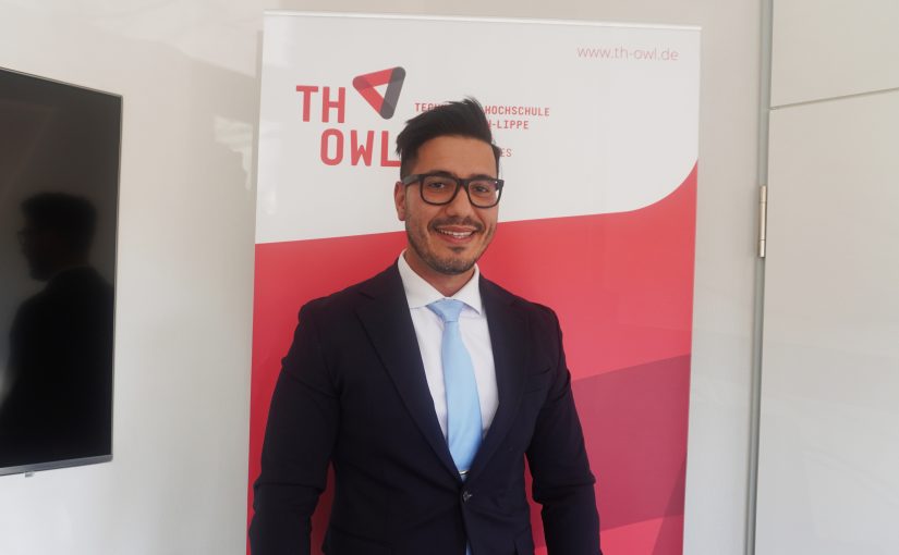 Professor Abderrahim Krini beschreibt sich selbst als leidenschaftlichen Ingenieur und Wissenschaftler. Der gebürtiger Mainzer liebt komplexe technische Herausforderungen und möchte wegweisende Lösungen für die Zukunft entwickeln (Foto: TH OWL)