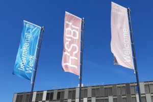Mehr als 100 Gäste aus 35 Ländern bereichern die Fachbereiche und Campusstandorte mit internationalen und interkulturellen Lehrveranstaltungen, Vorträgen, Workshops und Aktionen. (Foto: HSBI)
