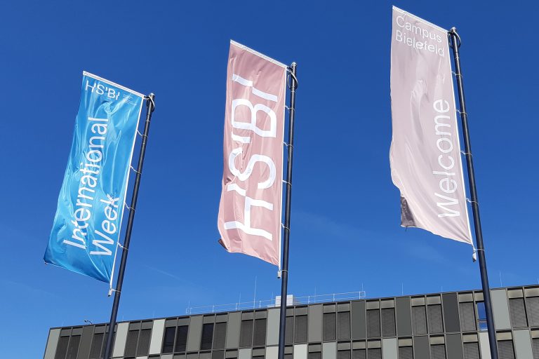 Mehr als 100 Gäste aus 35 Ländern bereichern die Fachbereiche und Campusstandorte mit internationalen und interkulturellen Lehrveranstaltungen, Vorträgen, Workshops und Aktionen. (Foto: HSBI)