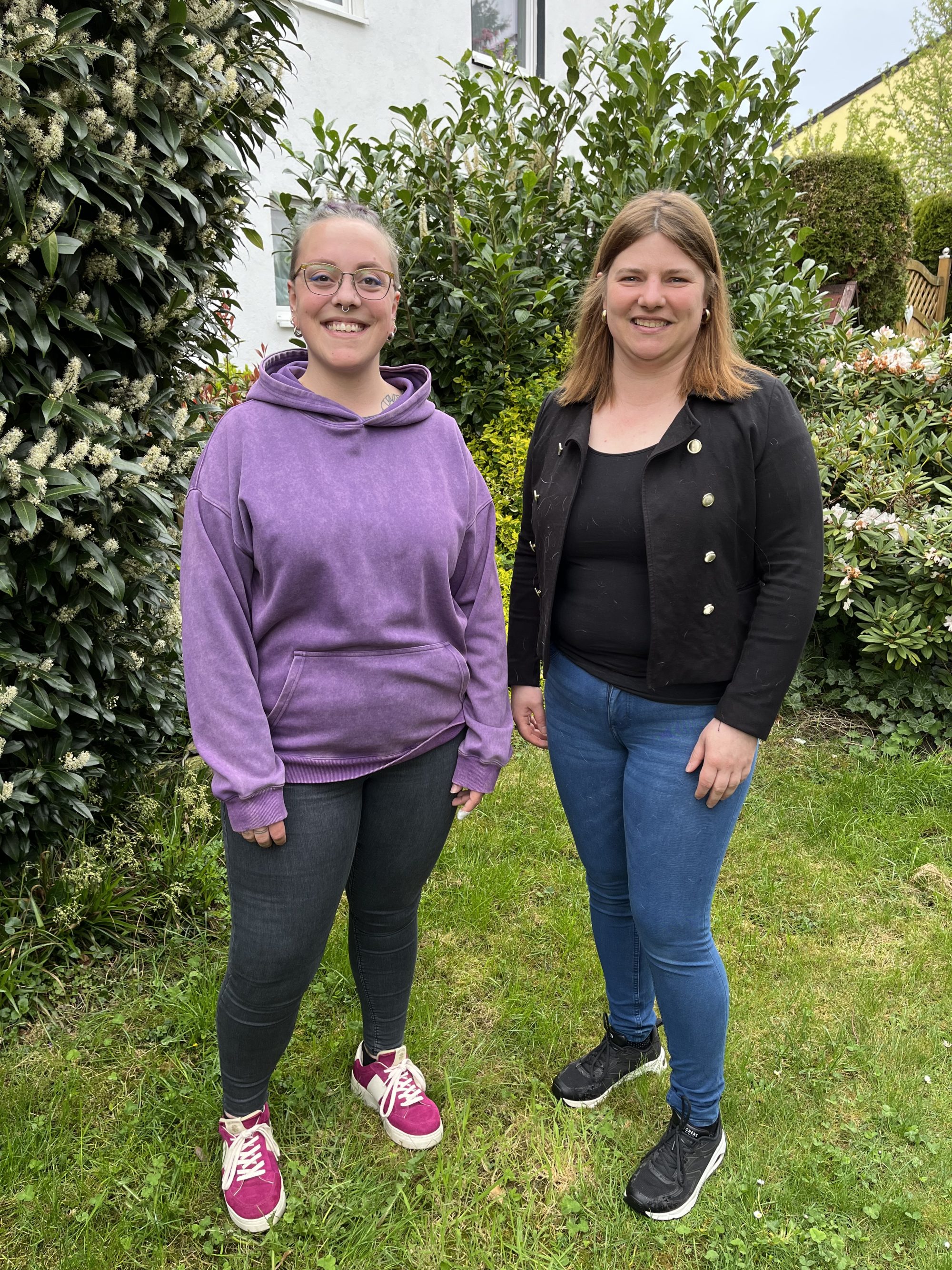 Mut zum Unternehmertum: Rikarda Thelen (li.) und Christina Flöter, Moderatorin des Gründungsforums (re.) (Foto: IHK Lippe)