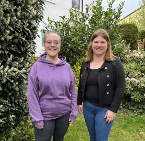 Mut zum Unternehmertum: Rikarda Thelen (li.) und Christina Flöter, Moderatorin des Gründungsforums (re.) (Foto: IHK Lippe)