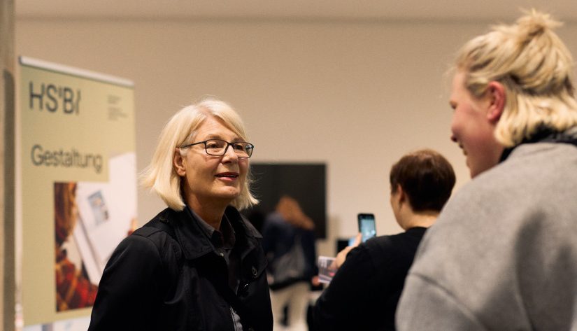 Foto von HSBI-Präsidentin Prof. Dr. Ingeborg Schramm-Wölk beim Tag der offenen Tür