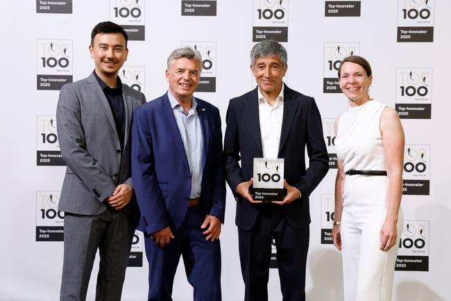 Preisverleihung an Kingspan STG mit Ranga Yogeshwar bei den TOP 100 2025