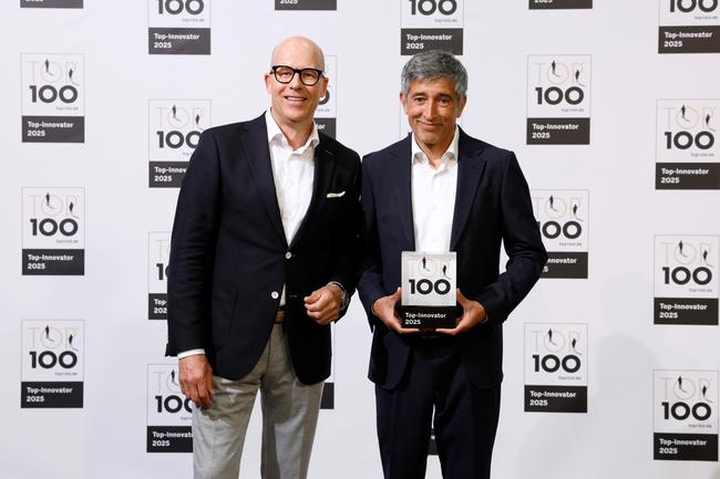 Ranga Yogeshwar gratuliert Roland Wecker von Wecker Druckluft GmbH aus Münster (Foto: KD Busch / compamedia)