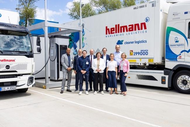 Hellmann demonstriert E-Mobilität mit E-Lkw und Ladeinfrastruktur im GVZ Bremen.
