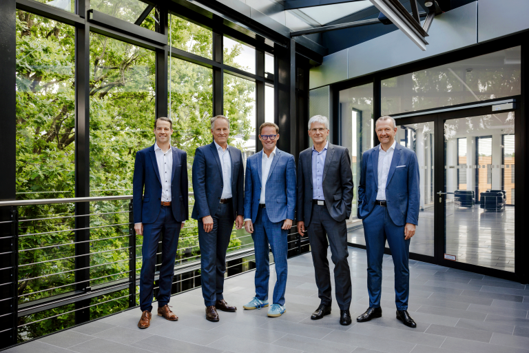 Die Geschäftsführung der Goldbeck GmbH: Florian Laxander, Jörg-Uwe Goldbeck, Jan-Hendrik Goldbeck, Hans-Jörg Frieauff und Oliver Schele. Copyright: GOLDBECK GmbH