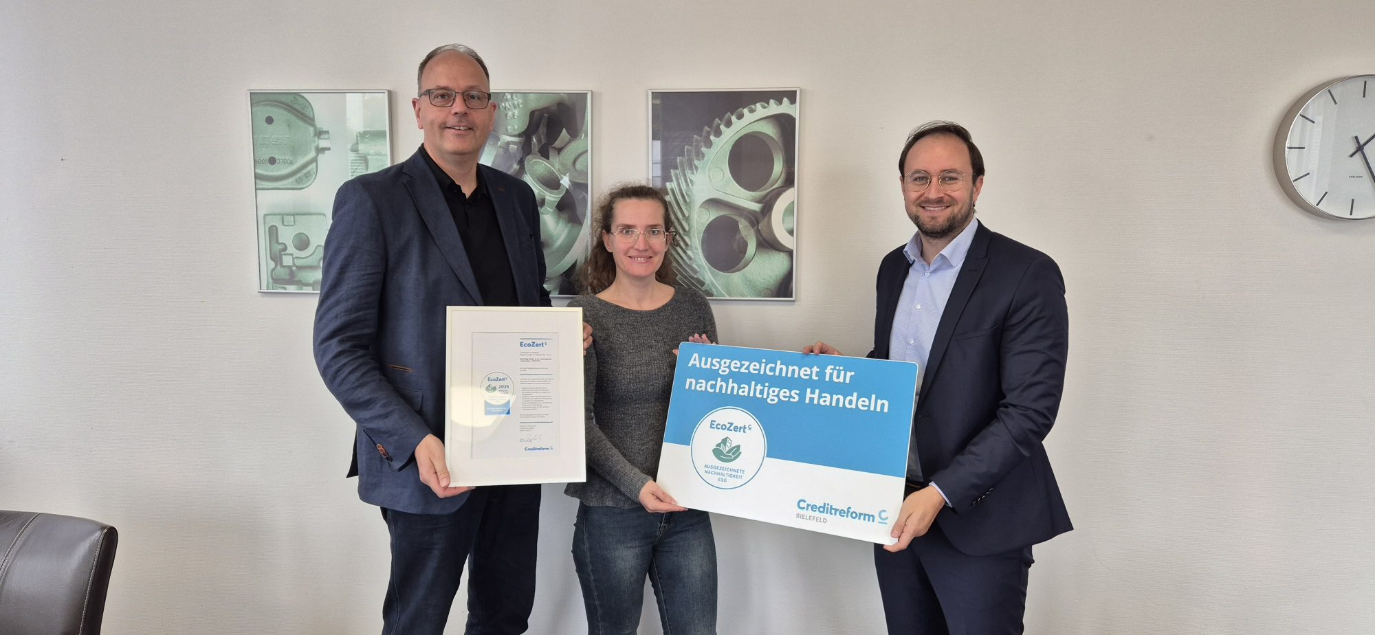 Übergabe der ECO-Zertifizierung. (Foto: Guss-Ring)