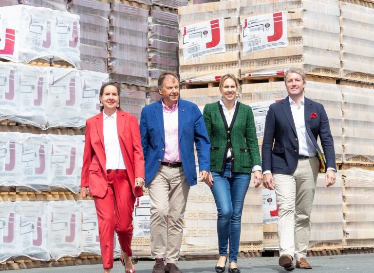 Ute Janinhoff-Foyer, Hubertus Foyer, Caroline Foyer-Clitheroe und Stephen Clitheroe (v. l. n. r) (Foto: Team Wandres)